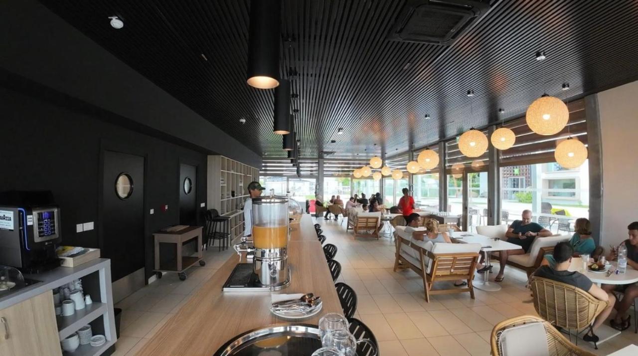 Ibis Styles Mayotte Aeroport Pamandzi Exterior foto